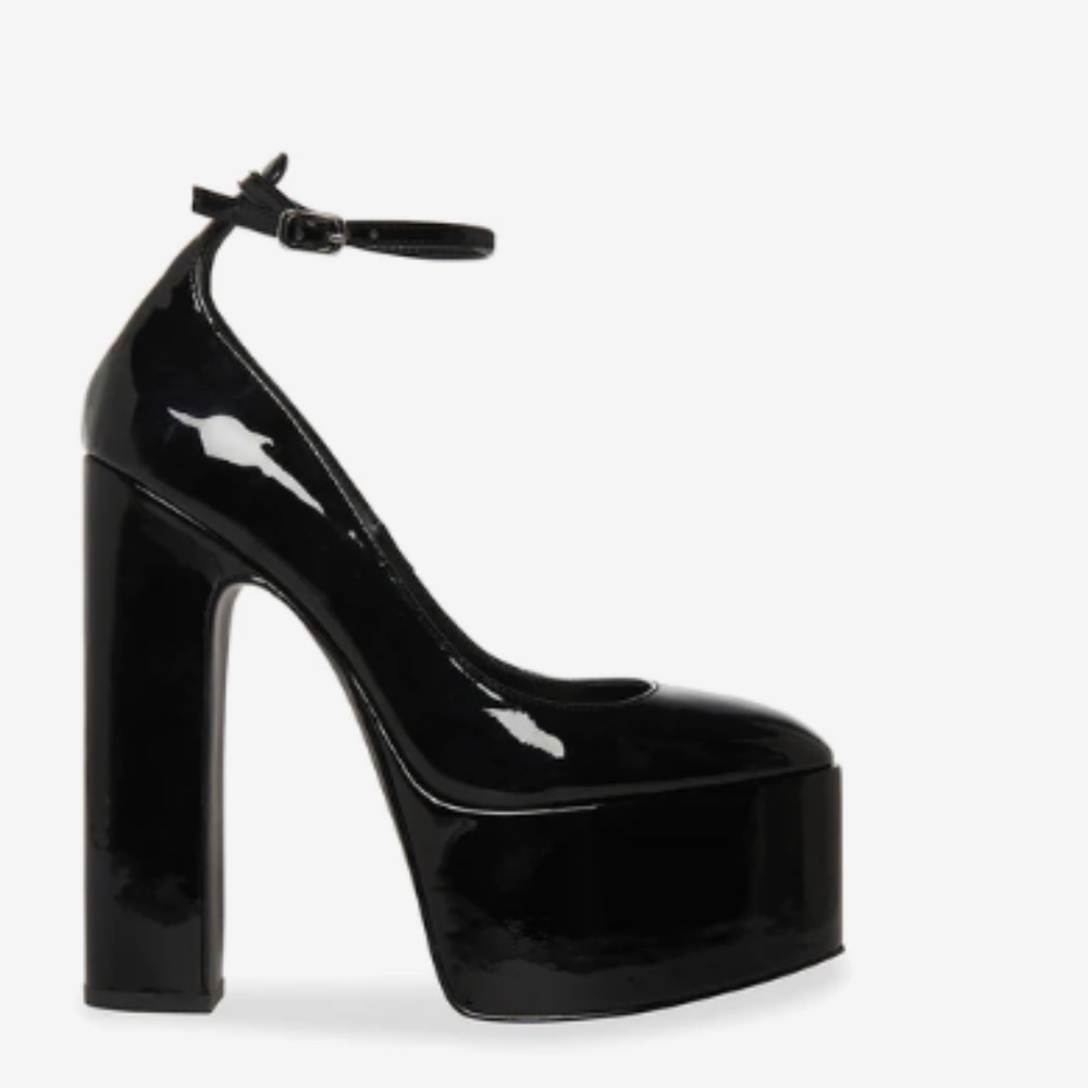 Steve Madden skyrise black heel